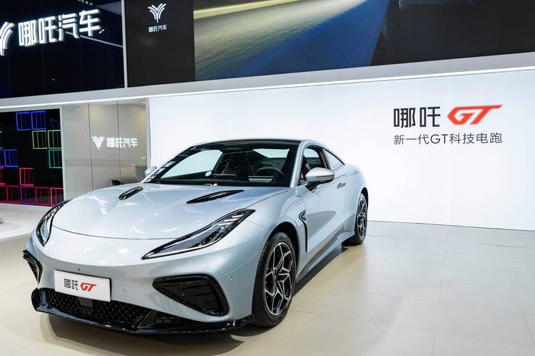 东莞59哪吒汽车在智能汽车领域的表现，领途汽车在新能源汽车市场中的影响力